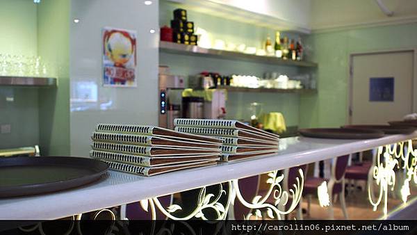 【隨興食記】《Pâtisserie ALEX》牛奶與水果霜淇淋-Pâtisserie ALEX 【隨興食記】《Pâtisserie ALEX》牛奶與水果霜淇淋-Pâtisserie ALEX