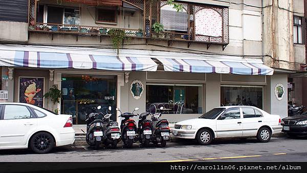 【隨興食記】《Pâtisserie ALEX》牛奶與水果霜淇淋-Pâtisserie ALEX 【隨興食記】《Pâtisserie ALEX》牛奶與水果霜淇淋-Pâtisserie ALEX