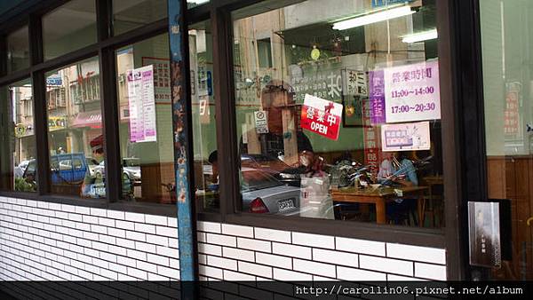 【隨興食記】《德記刀削牛肉麵》木柵小有名氣的麵館-刀削牛肉麵 【隨興食記】《德記刀削牛肉麵》木柵小有名氣的麵館-刀削牛肉麵