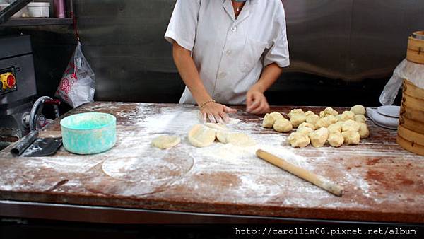 【食記】《福鼎湯包店(2店)》著名的路邊攤鼎泰豐...!?-湯包 【食記】《福鼎湯包店(2店)》著名的路邊攤鼎泰豐...!?-湯包
