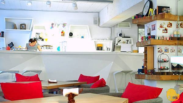 【食記】《akuma caca 可可設計人文咖啡》白色幾何咖啡館-akuma caca 【食記】《akuma caca 可可設計人文咖啡》白色幾何咖啡館-akuma caca