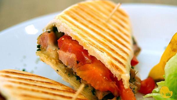 【食記】《akuma caca 可可設計人文咖啡》白色幾何咖啡館-akuma caca 【食記】《akuma caca 可可設計人文咖啡》白色幾何咖啡館-akuma caca