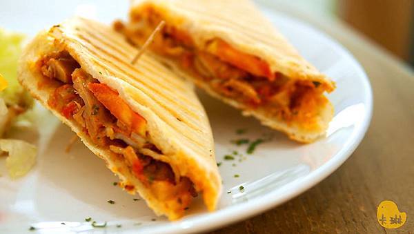 【食記】《akuma caca 可可設計人文咖啡》白色幾何咖啡館-akuma caca 【食記】《akuma caca 可可設計人文咖啡》白色幾何咖啡館-akuma caca