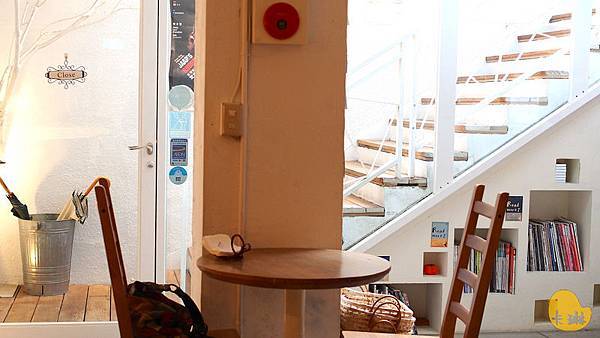 【食記】《akuma caca 可可設計人文咖啡》白色幾何咖啡館-akuma caca 【食記】《akuma caca 可可設計人文咖啡》白色幾何咖啡館-akuma caca