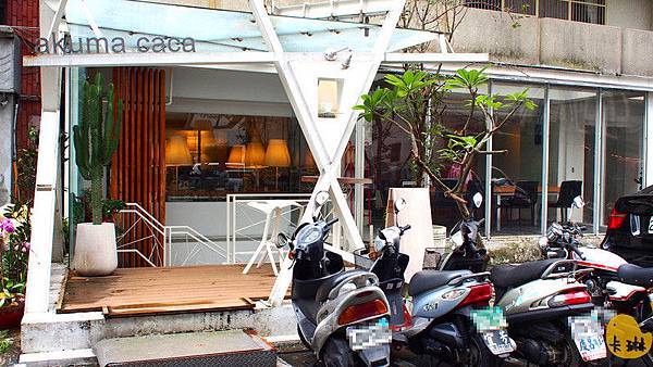 【食記】《akuma caca 可可設計人文咖啡》白色幾何咖啡館-akuma caca 【食記】《akuma caca 可可設計人文咖啡》白色幾何咖啡館-akuma caca