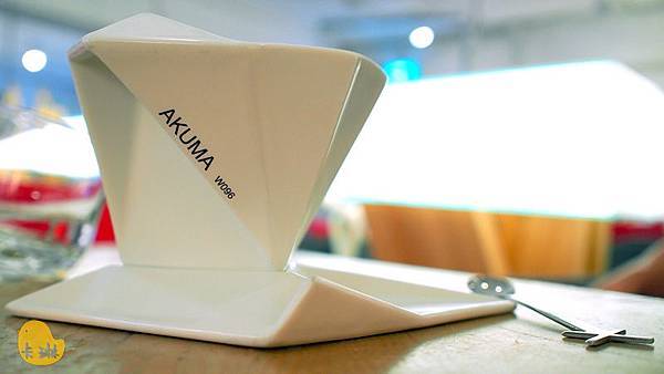 【食記】《akuma caca 可可設計人文咖啡》白色幾何咖啡館-akuma caca 【食記】《akuma caca 可可設計人文咖啡》白色幾何咖啡館-akuma caca