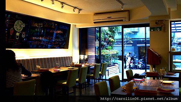 【試吃】《Eat Eat 意義Bistro》藝人常出沒的藝人店-Bistro