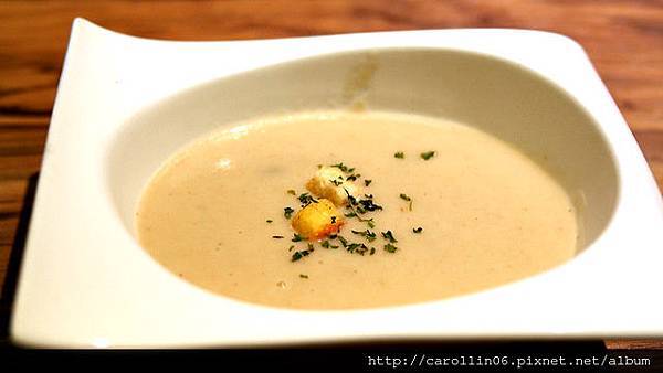 【試吃】《Eat Eat 意義Bistro》藝人常出沒的藝人店-Bistro