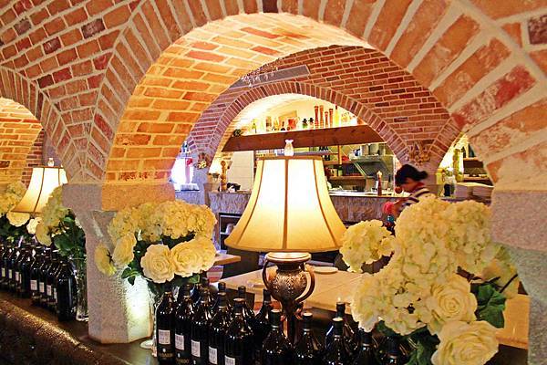 小義大利 little Italy(中華店):太浪漫了! 猶如漫步在濃濃異國風酒窖內享受美好食光‧Little Italy小義大利莊園 小義大利 little Italy(中華店):太浪漫了! 猶如漫步在濃濃異國風酒窖內享受美好食光‧Little Italy小義大利莊園