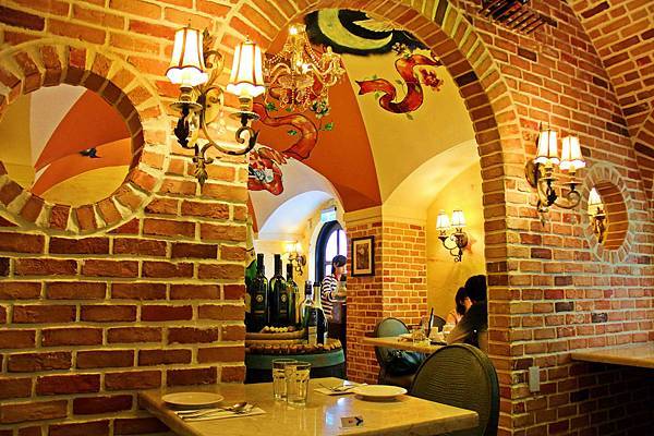 小義大利 little Italy(中華店):太浪漫了! 猶如漫步在濃濃異國風酒窖內享受美好食光‧Little Italy小義大利莊園 小義大利 little Italy(中華店):太浪漫了! 猶如漫步在濃濃異國風酒窖內享受美好食光‧Little Italy小義大利莊園