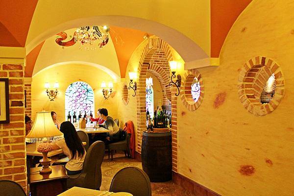 小義大利 little Italy(中華店):太浪漫了! 猶如漫步在濃濃異國風酒窖內享受美好食光‧Little Italy小義大利莊園 小義大利 little Italy(中華店):太浪漫了! 猶如漫步在濃濃異國風酒窖內享受美好食光‧Little Italy小義大利莊園