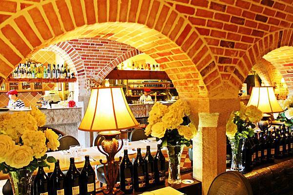 小義大利 little Italy(中華店):太浪漫了! 猶如漫步在濃濃異國風酒窖內享受美好食光‧Little Italy小義大利莊園 小義大利 little Italy(中華店):太浪漫了! 猶如漫步在濃濃異國風酒窖內享受美好食光‧Little Italy小義大利莊園