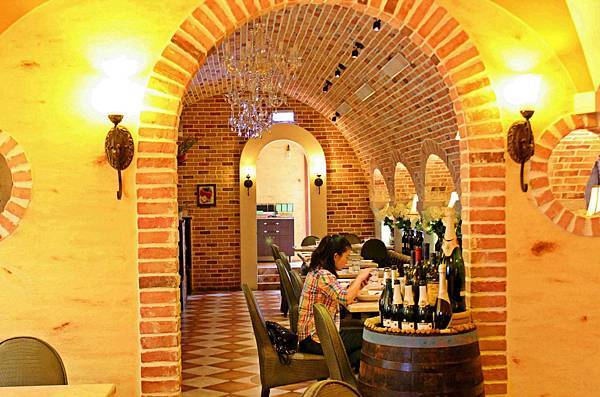 小義大利 little Italy(中華店):太浪漫了! 猶如漫步在濃濃異國風酒窖內享受美好食光‧Little Italy小義大利莊園 小義大利 little Italy(中華店):太浪漫了! 猶如漫步在濃濃異國風酒窖內享受美好食光‧Little Italy小義大利莊園