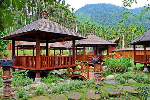 烏布雨林峇里島主題餐廳：群山圍繞隱身深山中，道地南洋異國峇里島風情‧烏布雨林主題餐廳