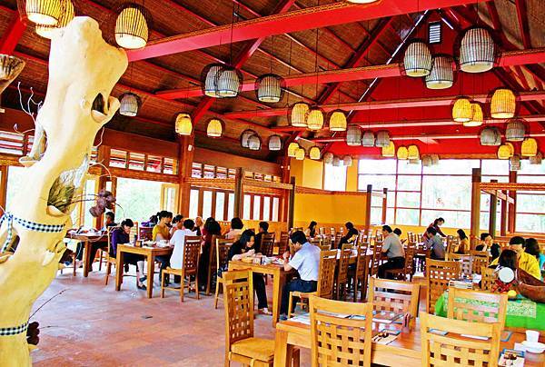 烏布雨林峇里島主題餐廳：群山圍繞隱身深山中，道地南洋異國峇里島風情‧烏布雨林主題餐廳