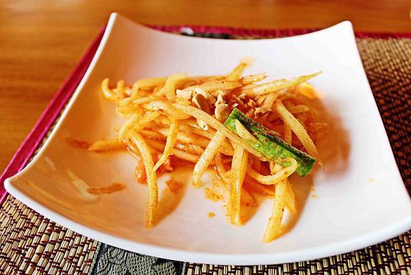 烏布雨林峇里島主題餐廳：群山圍繞隱身深山中，道地南洋異國峇里島風情‧烏布雨林主題餐廳