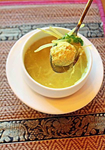 烏布雨林峇里島主題餐廳：群山圍繞隱身深山中，道地南洋異國峇里島風情‧烏布雨林主題餐廳