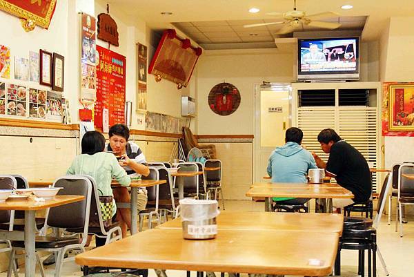 雲林必吃老店美食～「阿海師鴨肉麵線」滷鴨翅/鴨血/鴨肝，好吃