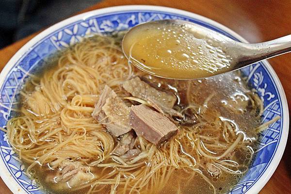 雲林必吃老店美食～「阿海師鴨肉麵線」滷鴨翅/鴨血/鴨肝，好吃