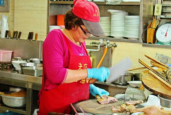 雲林必吃老店美食～「阿海師鴨肉麵線」滷鴨翅/鴨血/鴨肝，好吃