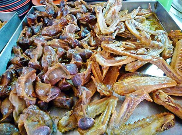 雲林必吃老店美食～「阿海師鴨肉麵線」滷鴨翅/鴨血/鴨肝，好吃