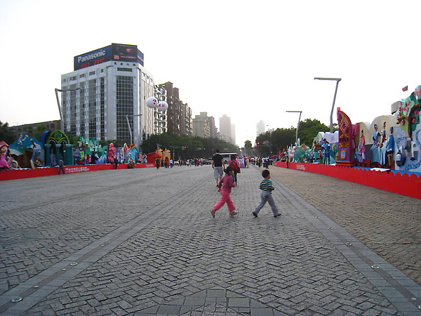 IMG_8024 台北燈會廣場_resize.JPG IMG_8024 台北燈會廣場_resize.JPG