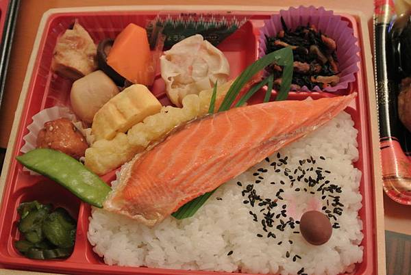 晚餐，ESTA地下街的便當