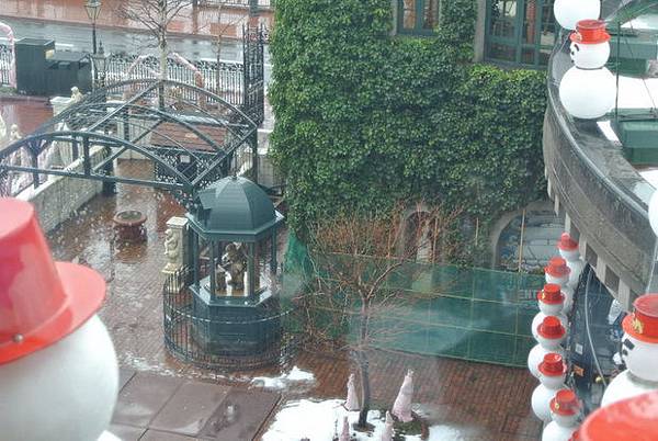 自動吹泡泡的亭子