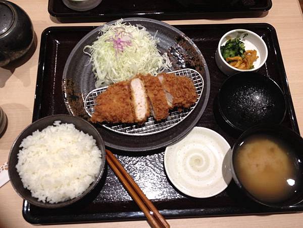 飯、菜、湯可以免費續