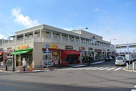 函館朝市就在飯店旁邊