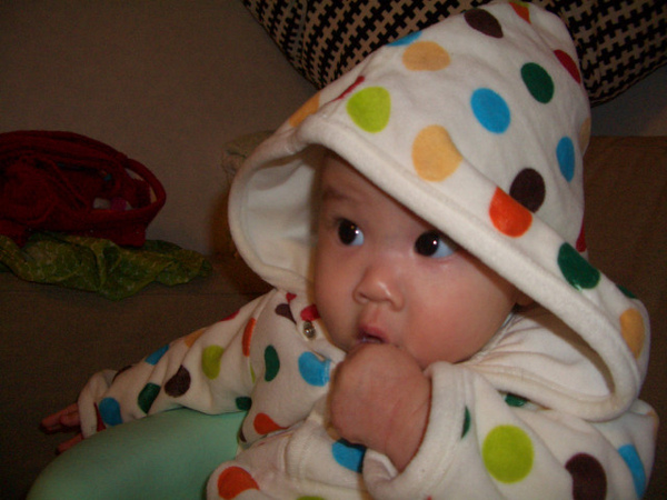 媽:唯唯吃飯了 唯:喔(不要吵我拉) 媽:唯唯吃飯了 唯:喔(不要吵我拉)