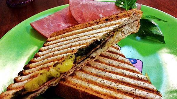 545709_458784100859950_119319977_n 545709_458784100859950_119319977_n