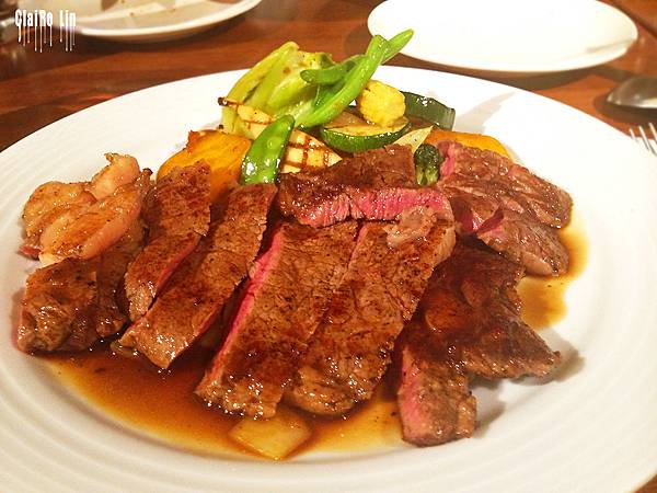 香煎美國Choice沙朗佐紅酒黑胡椒醬與季節時蔬(8oz) 香煎美國Choice沙朗佐紅酒黑胡椒醬與季節時蔬(8oz)