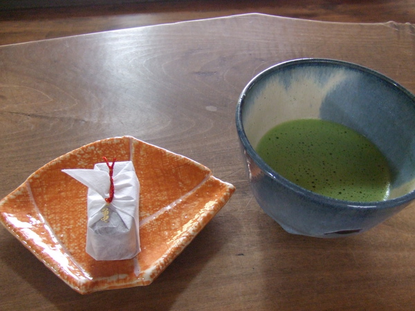 弄得我們很像去別人家作客 弄得我們很像去別人家作客