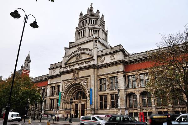 Victoria & Albert Museum.jpg