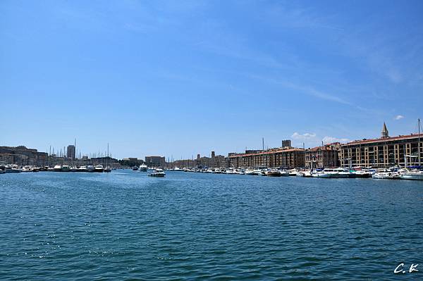 Marseille old harbor 2.jpg