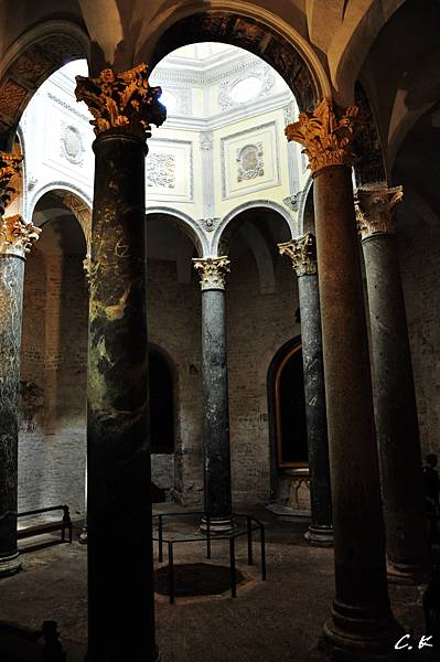 la cathedrale st-sauveur inside la cathedrale st-sauveur inside