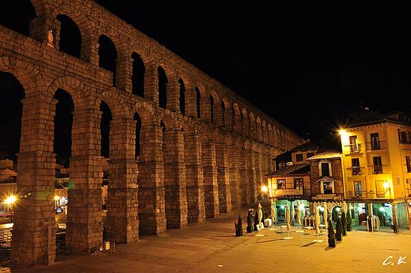 roma bridge NIGHT.jpg roma bridge NIGHT.jpg