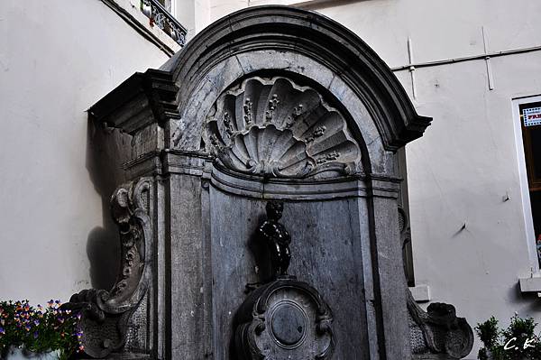 尿尿小童.jpg 尿尿小童.jpg