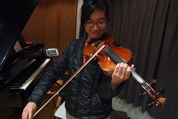 導演的妹妹身兼配樂師楊婉茜