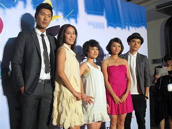 471122_367432513327096_53051019_o