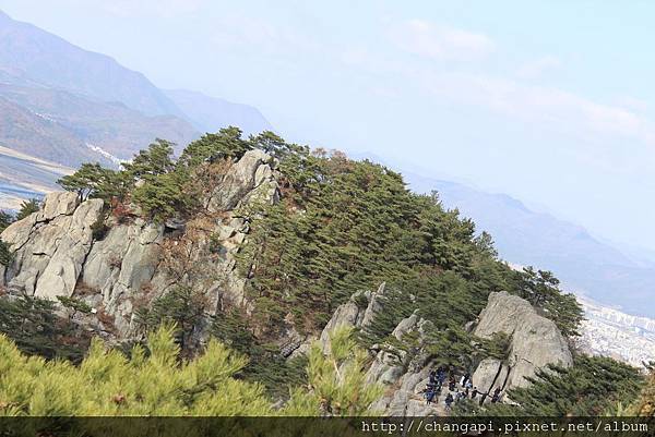 岩石峭壁上工作!