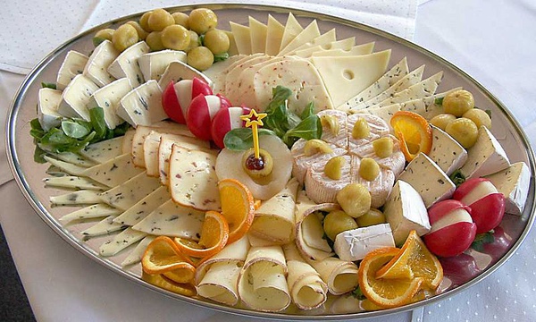 800px-Cheese_platter.jpg 800px-Cheese_platter.jpg