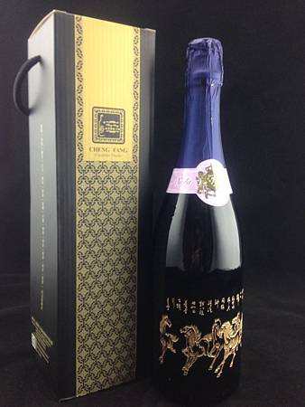 成芳酒瓶雕刻工坊~祝福大家 金馬年~八駿雄風,馬到成功唷!! 成芳酒瓶雕刻工坊~祝福大家 金馬年~八駿雄風,馬到成功唷!!