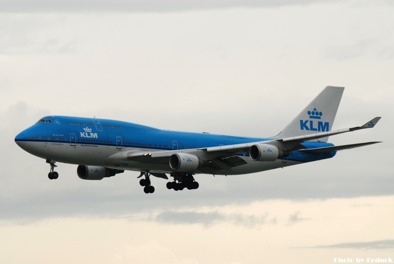 KLM Royal Dutch Airlines B747-406@VHHH_1(2)_20100625.jpg KLM Royal Dutch Airlines B747-406@VHHH_1(2)_20100625.jpg