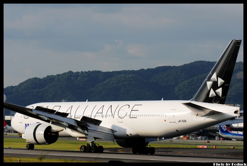 ANA B777-281(JA712A)@Itami_1(2)_20110912.jpg