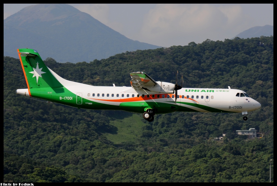 UNI Air ATR 72-600(B-17001)@RCSS_1(2)_20121002