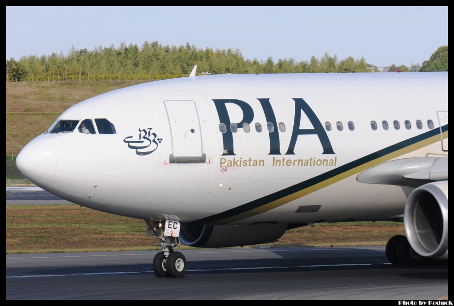 Pakistan International Airlines(PIA) A310-308(AP-BEC)@RJAA_2(2)_20121102