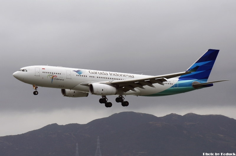 Garuda Indonesia A330-243(PK-GPI)@VVVH_1(2)_20100626.jpg Garuda Indonesia A330-243(PK-GPI)@VVVH_1(2)_20100626.jpg