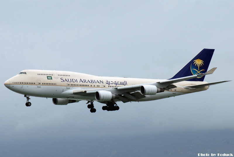 Saudi Arabian Airlines B747@VHHH_1(2)_20100625.jpg Saudi Arabian Airlines B747@VHHH_1(2)_20100625.jpg